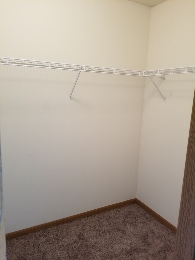 Foto del edificio - Spacious 3-Bedroom, 2-Bath with 2-Car Attached Garage!