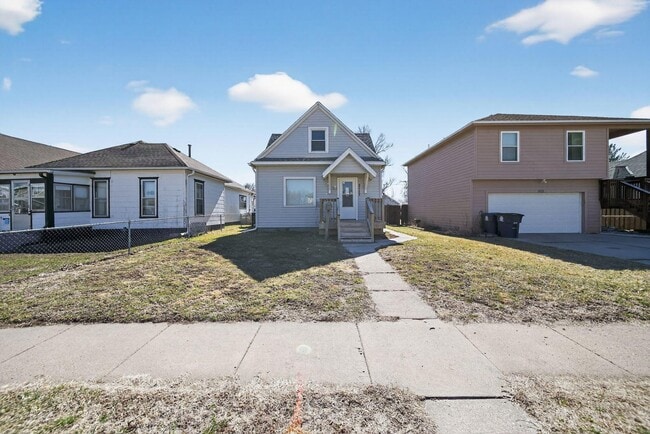Building Photo - 2117 6th Ave