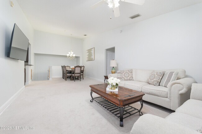 Foto del edificio - 7060 Deer Lodge Cir