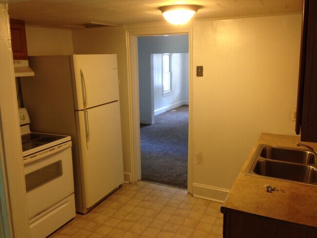 Kitchen - 206 Marshall St