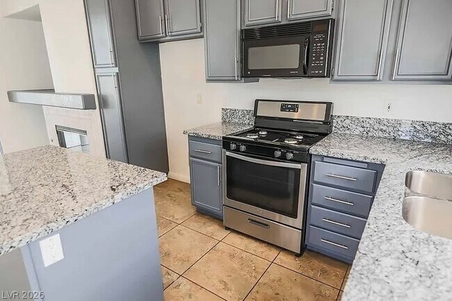 Building Photo - 6024 Shadow Oak Dr