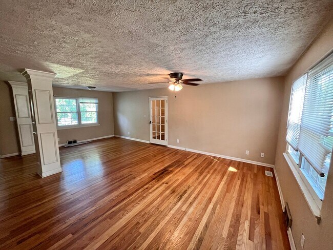 Foto del edificio - 4 Bedroom House With Large Basement