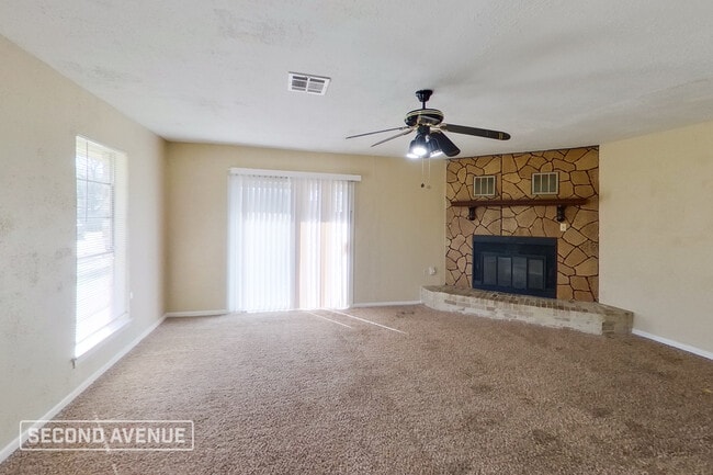Building Photo - 718 E Brown Ln