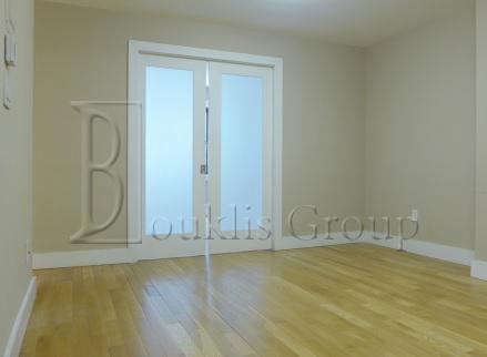 Building Photo - 300 E 47th St