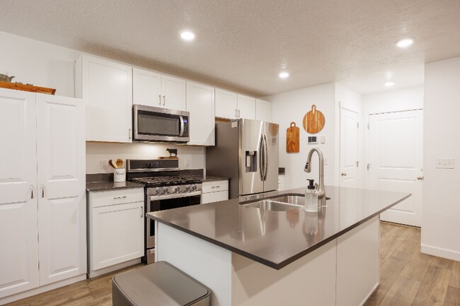 Building Photo - 1859 S 410 W