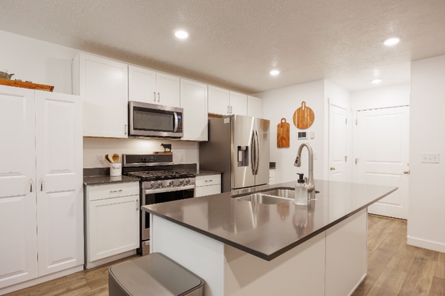 Foto del edificio - 1859 S 410 W