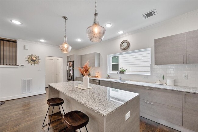 Foto del edificio - 1333 W 22nd St