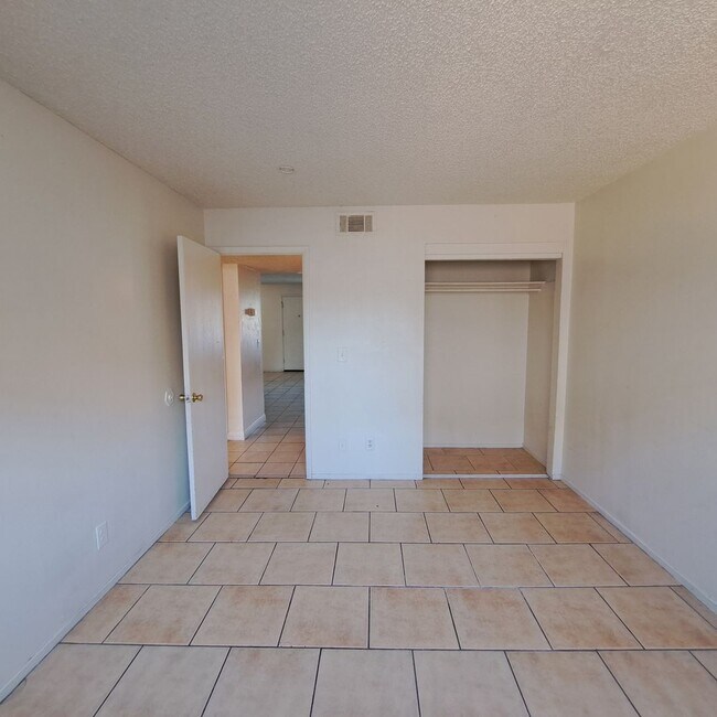 Building Photo - 6975 Dunsbach Way