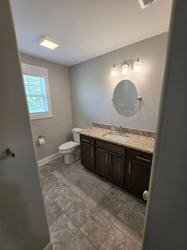 Building Photo - 3/2.5 home in beautiful Jonesborough