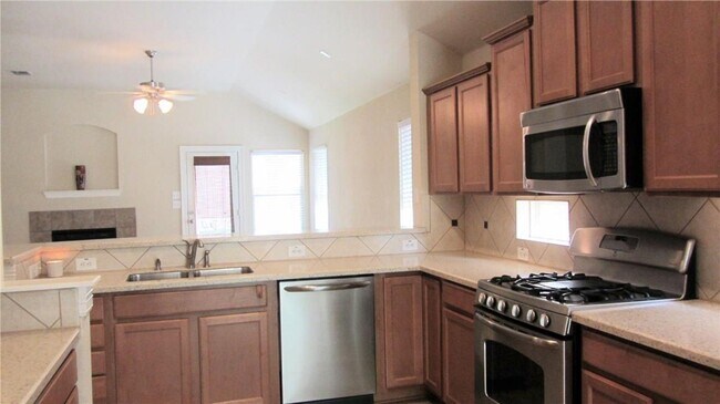 Foto del edificio - Beautiful well-maintained 3 BR home in desirable, conveniently located Paloma Creek!