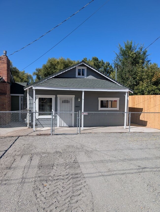 Building Photo - 1420 Summers Ln