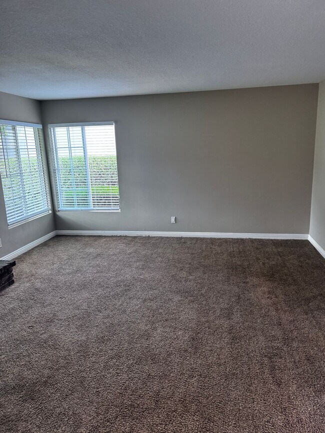 Foto del edificio - Beautiful 4 bed 2 baths house in a great a...