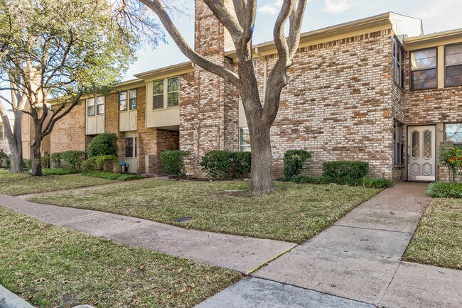 Building Photo - 615 Towne House Ln