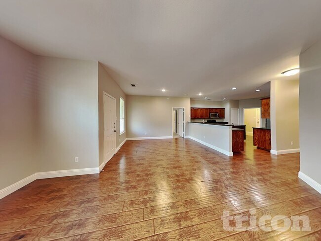 Foto del edificio - 1132 Beaverwood Ln