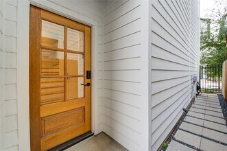 Building Photo - 10926 Fire Creek Dr