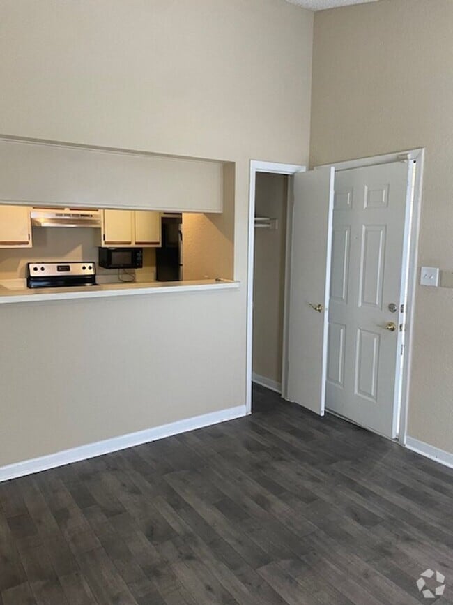 Building Photo - 5501 Rosebriar Way