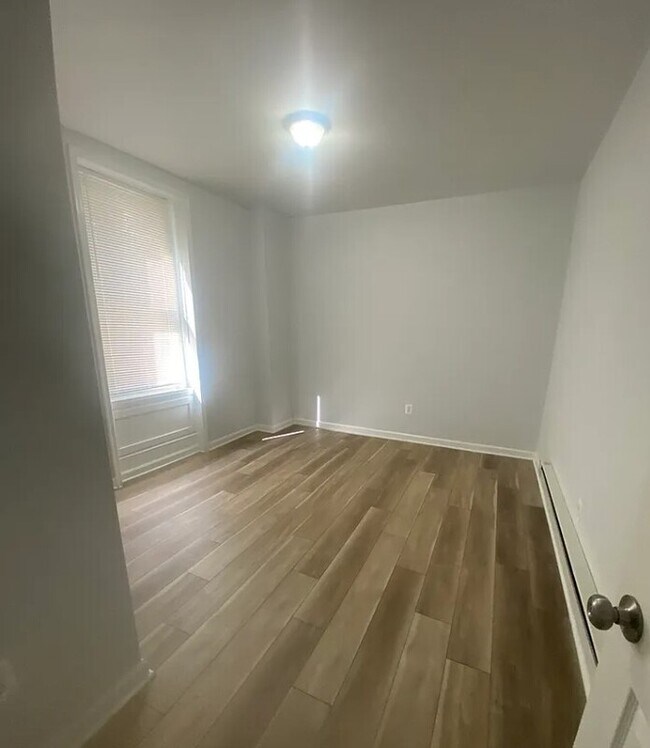 Foto del edificio - 4523 Pulaski Ave