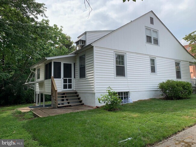 Building Photo - 5414 McKinley St