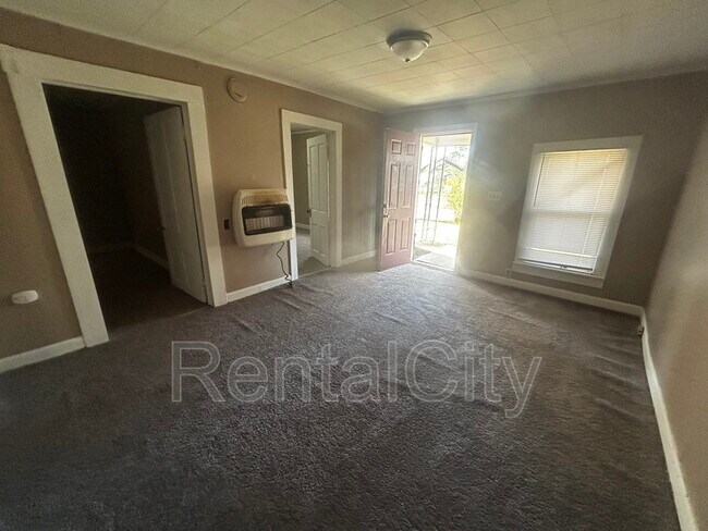 Building Photo - 113 Barham St