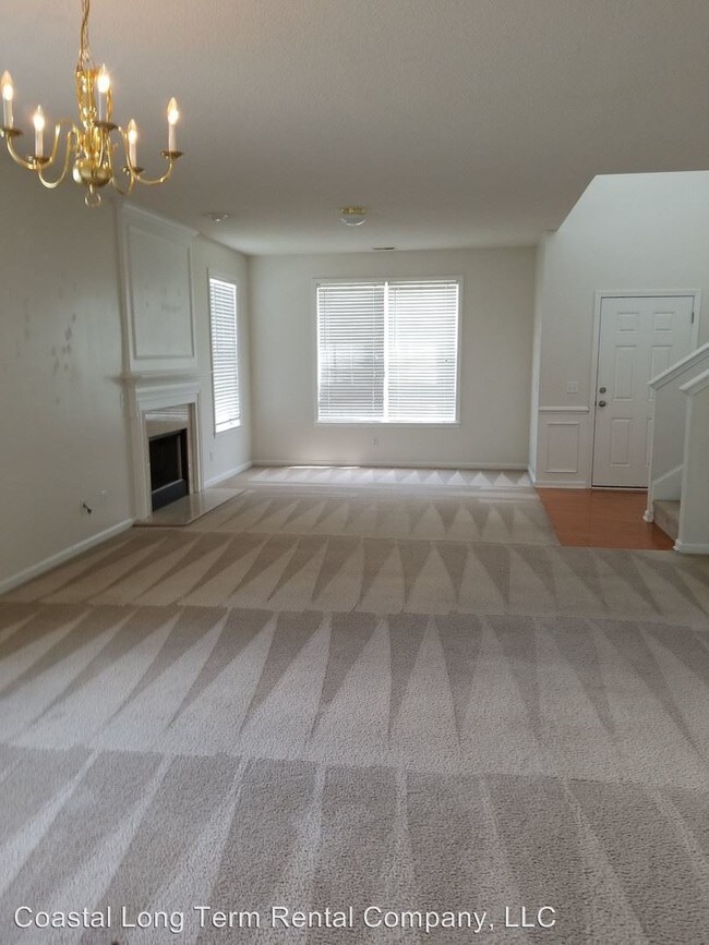 Building Photo - 4 br, 3.5 bath House - 216 University Parkway