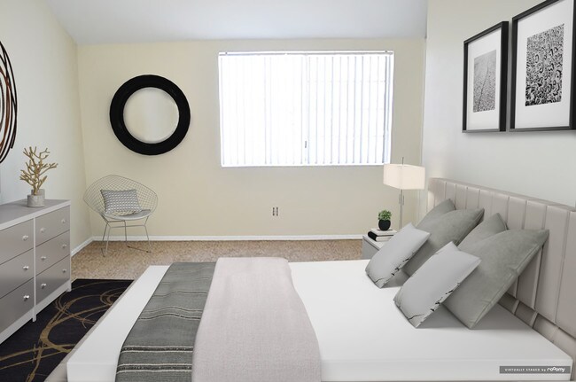 Foto del edificio - Burbank Village Apartments