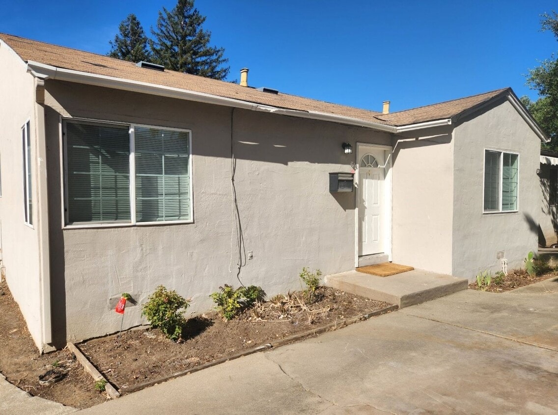 Primary Photo - Check out this cozy 1-bedroom, 1-bathroom ...