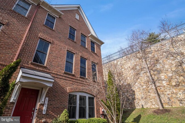 Building Photo - 3415 Kemper Rd