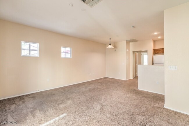 Building Photo - 5950 Barbosa Dr