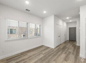 Building Photo - 3134 Patrick St