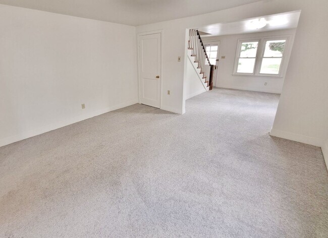 Foto del edificio - 51-53-53 E Forrest Ave