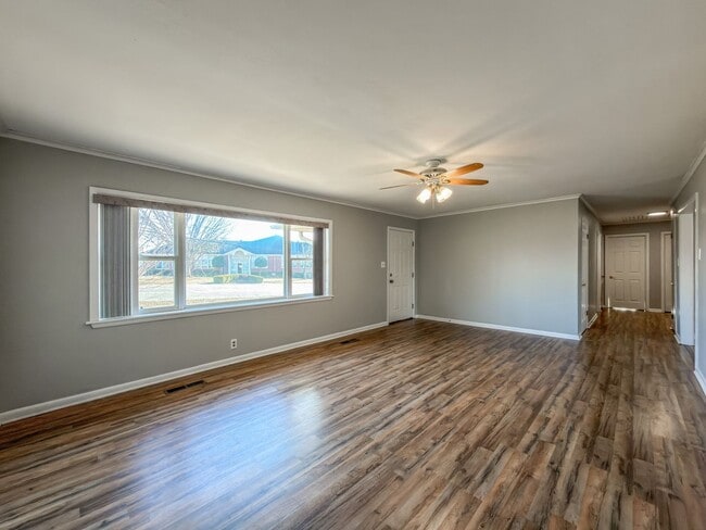 Foto del edificio - Newly Updated 3 Bed, 2 Bath Home in Greenwood