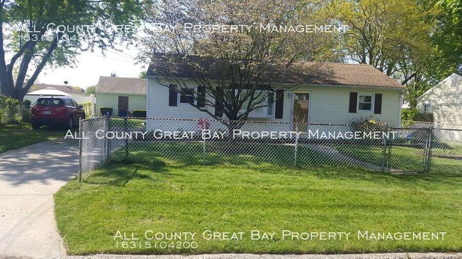 Foto principal - Beautiful Central Islip Home 3 Bed 1 Bath