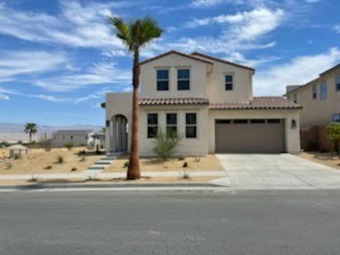 Foto principal - Beautiful 3 Bed/2.5 Bath Home In Palm Dese...