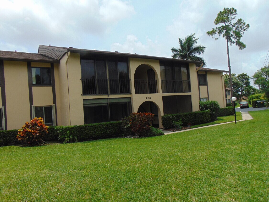 433 Pine Glen Ln Unit C1, Greenacres, FL 33463 Condo for Rent in Greenacres, FL