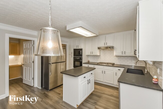 Foto del edificio - 520 Honeysuckle Ln