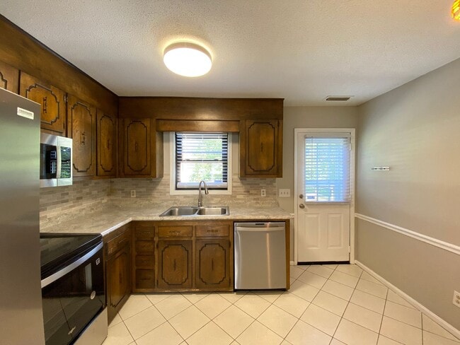 Foto del edificio - 1250 Millerwood Dr
