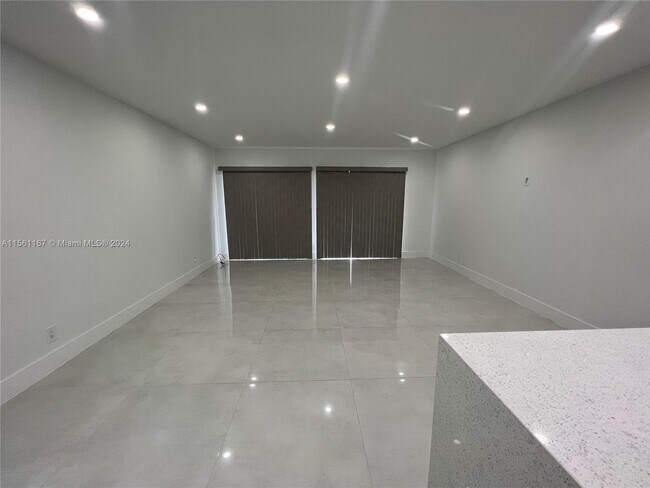 Foto del edificio - 17901 NW 68th Ave