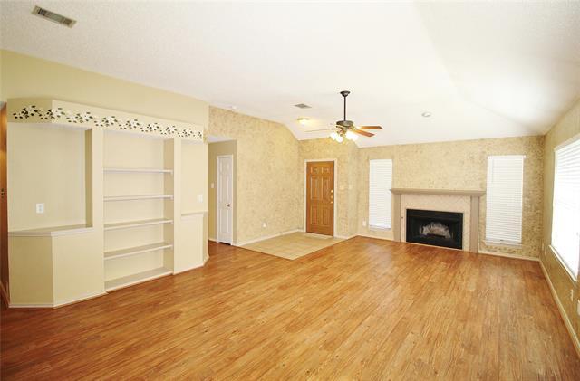 Building Photo - 2305 Valley Creek Dr