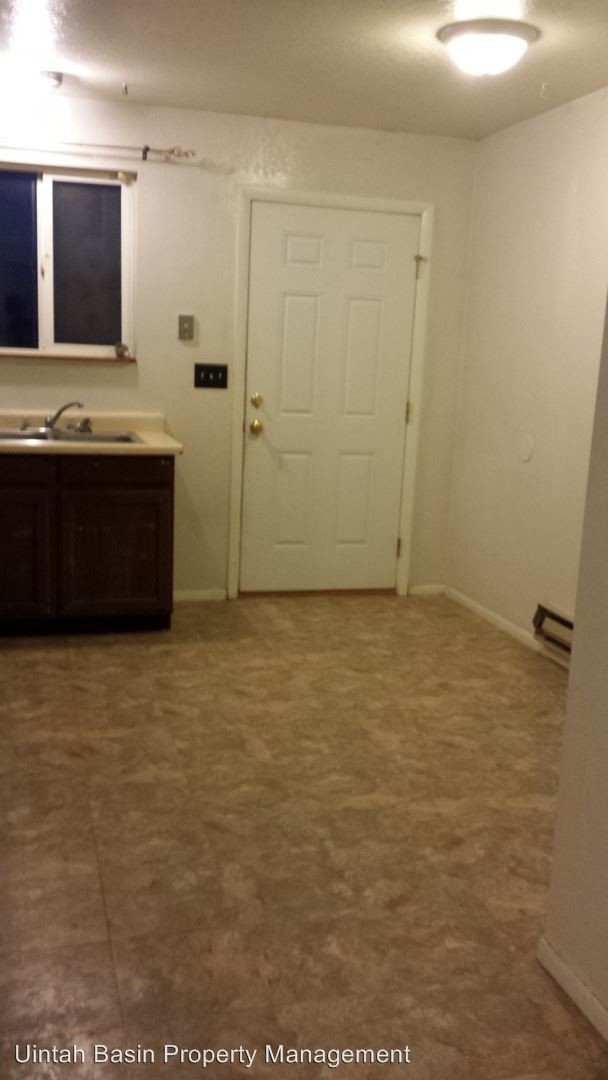 Building Photo - 2 br, 1 bath Apartment - 1250 E. 4500 S. - 1