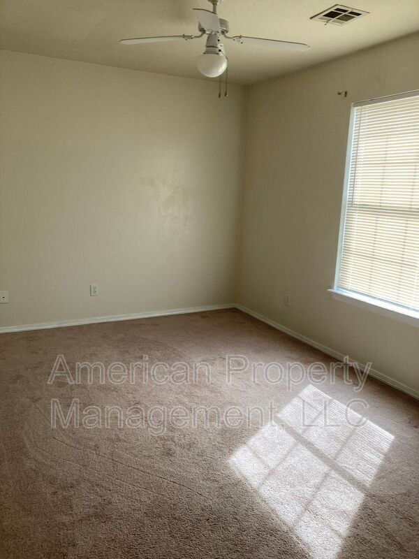 Building Photo - 5098 S Hickory Ave