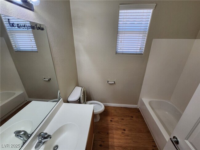 Foto del edificio - 6229 Majestic Hills Ave