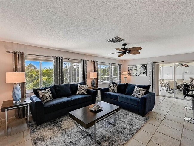 Foto del edificio - 10 Stone Mountain Blvd