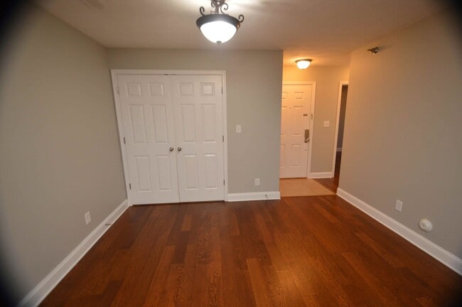 Building Photo - 623 Wyndhurst Dr. #205