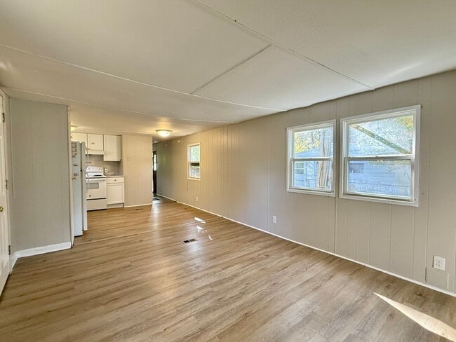 Building Photo - Updated Home in Laurel Lakes NJ FOR RENT $1450