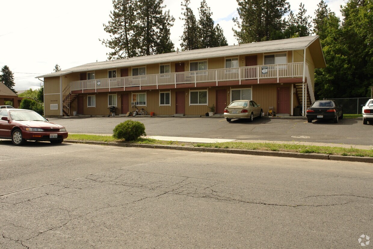 Building Photo - 804 E Hartson Ave