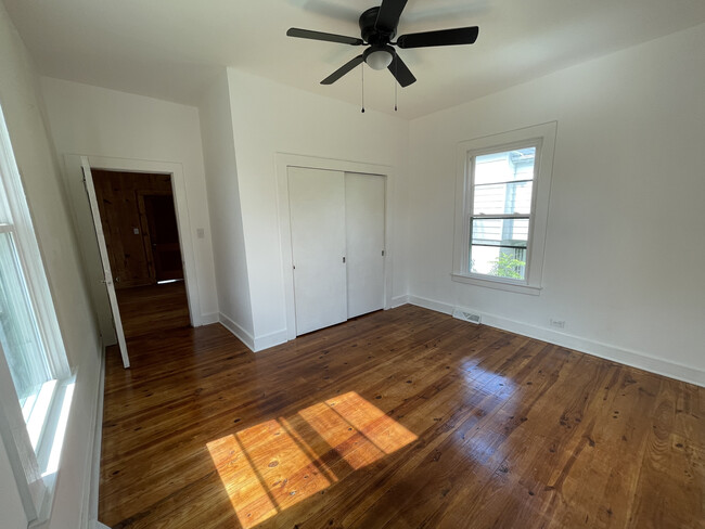 Foto del edificio - 318 E Independence Blvd