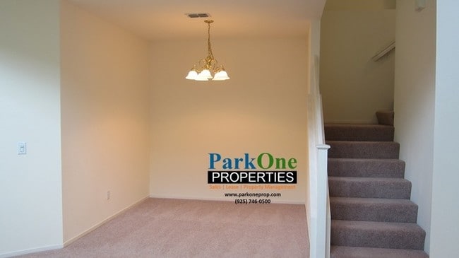 Building Photo - 4001 Coyote Cir