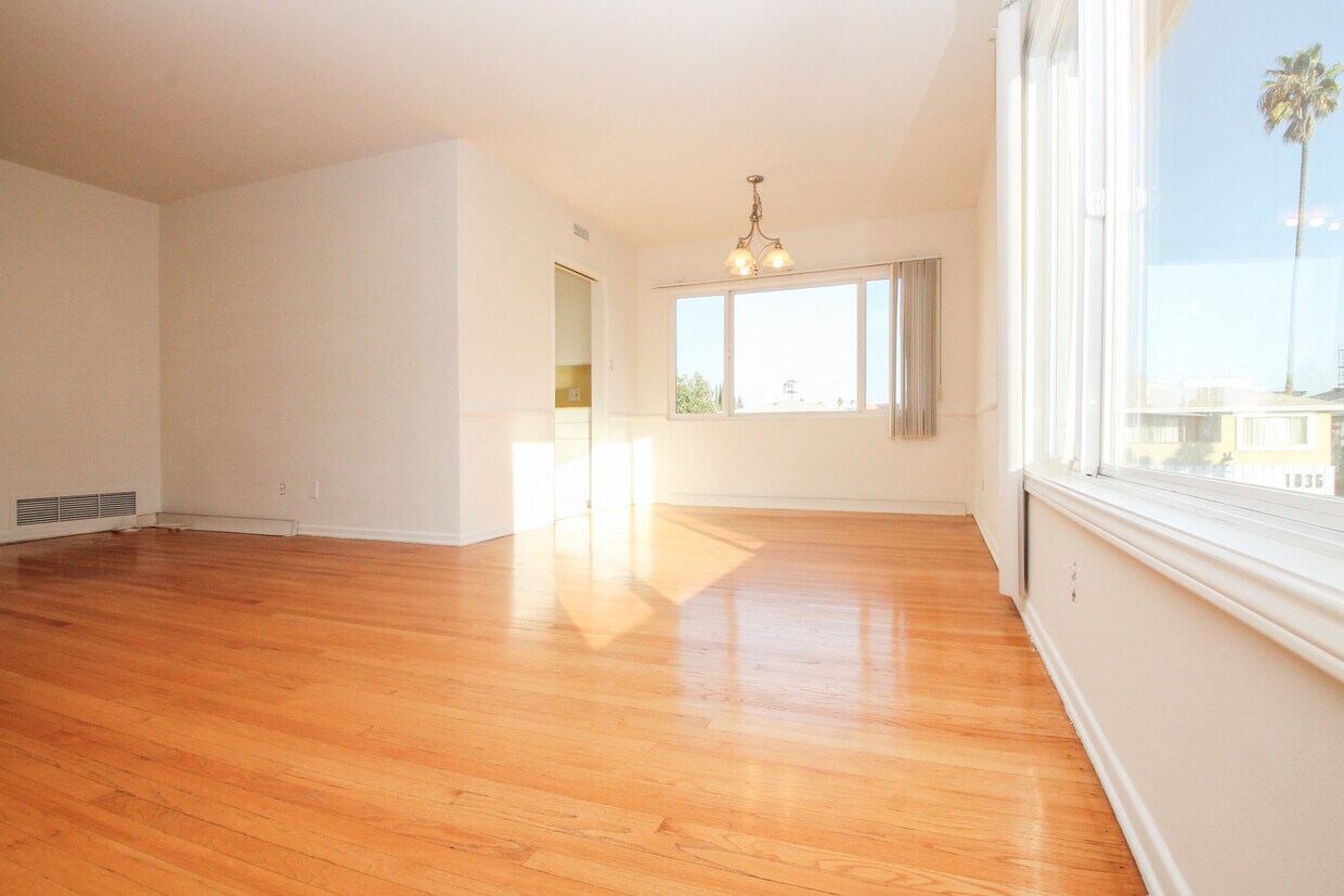 1033 S Holt Ave Unit 4, Los Angeles, CA 90035 Apartments in Los