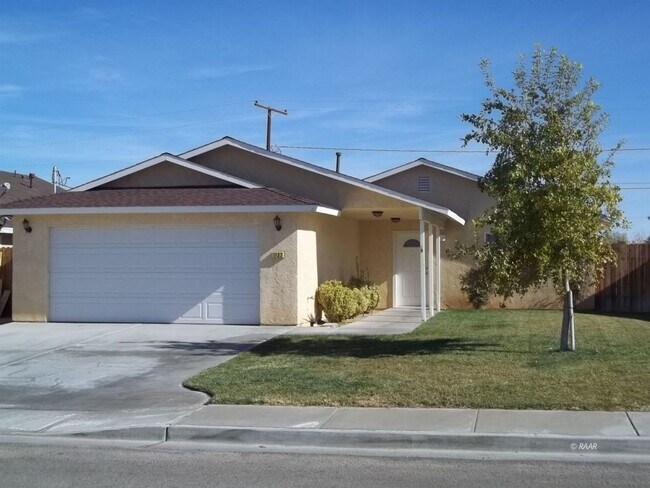 Foto del edificio - Charming 3 Bed, 2 Bath Rental with Convenient Features - $1,500 Deposit