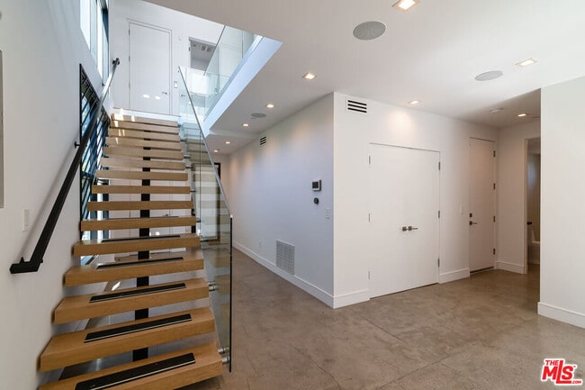 Foto del edificio - 11347 Mississippi Ave